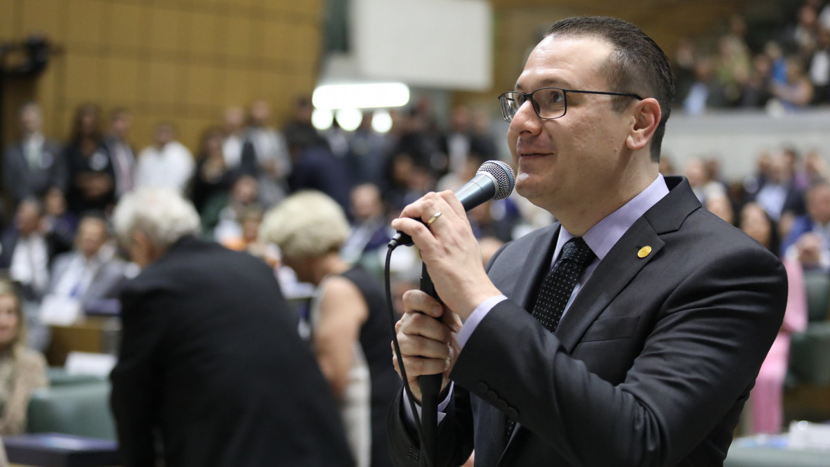 Rafa Zimbaldi toma posse para segundo mandato na Alesp