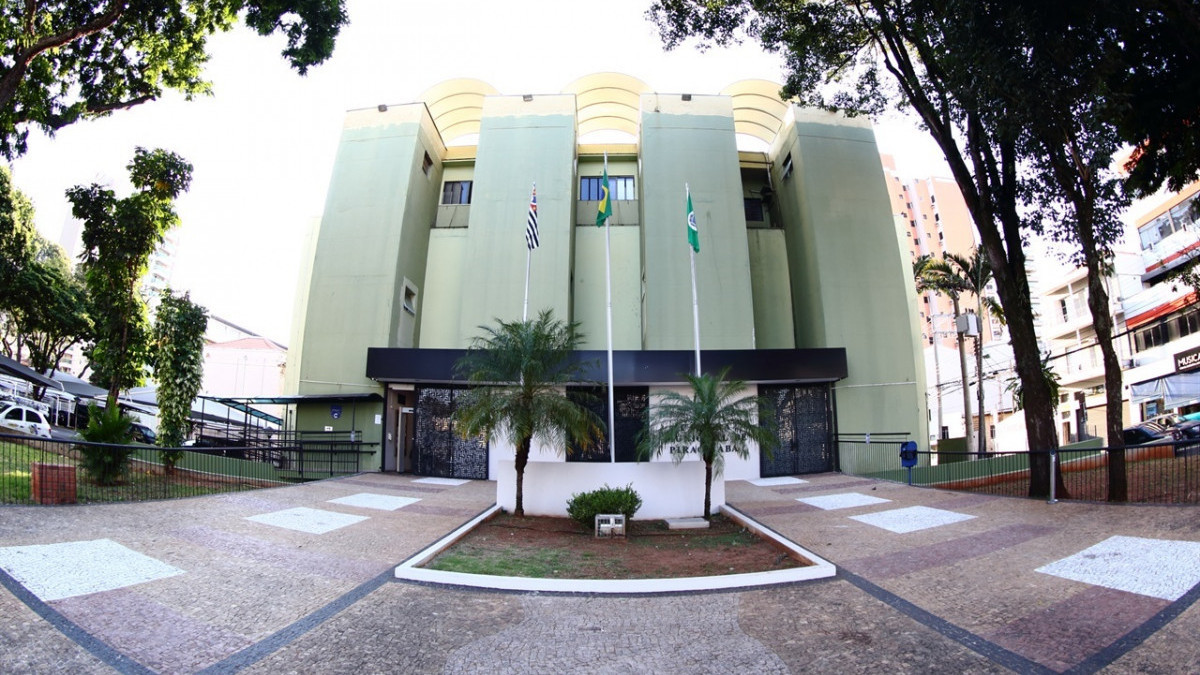 Câmara analisa projeto que trata da reeleição da Mesa Diretora