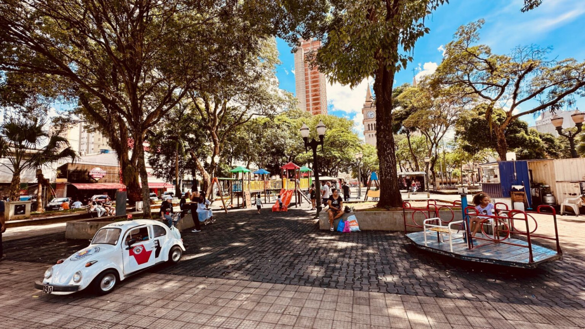 Prefeitura prop&otilde;e revitaliza&ccedil;&atilde;o da Pra&ccedil;a Jos&eacute; Bonif&aacute;cio