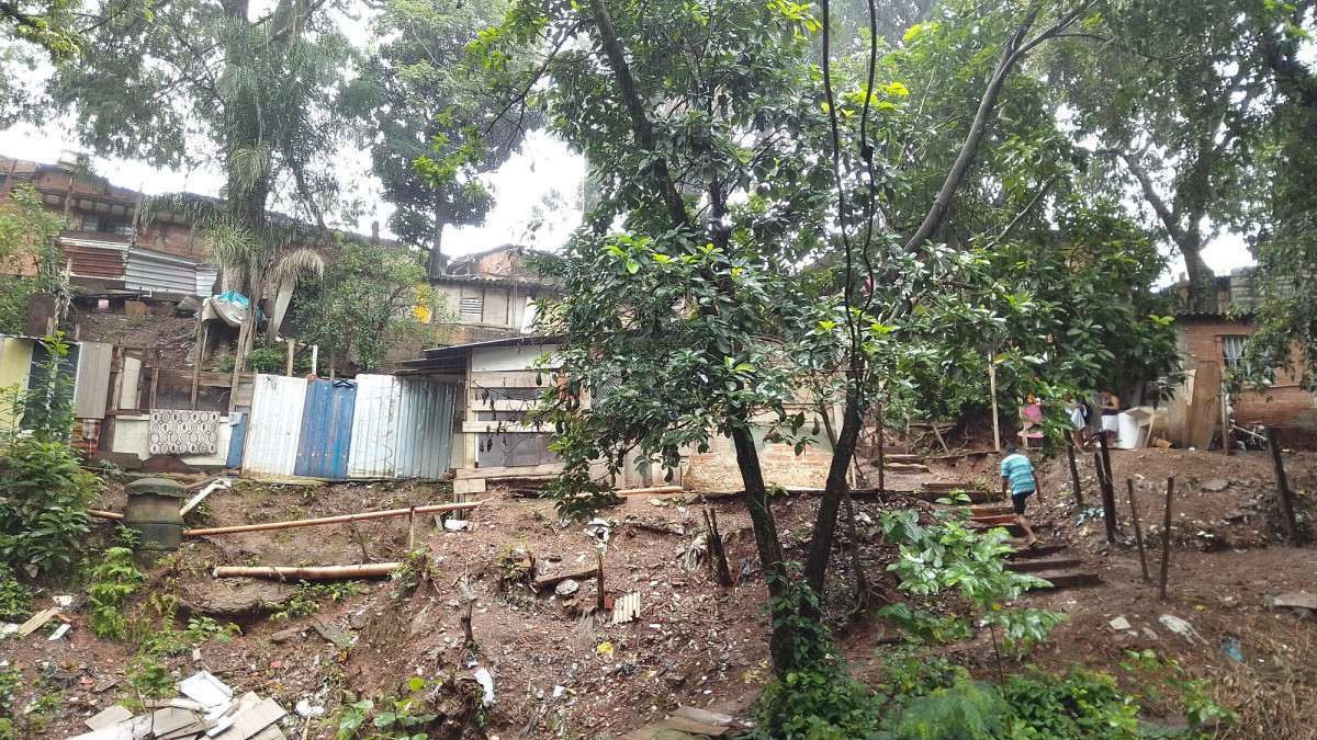 Fam&iacute;lias em local de risco ser&atilde;o beneficiadas