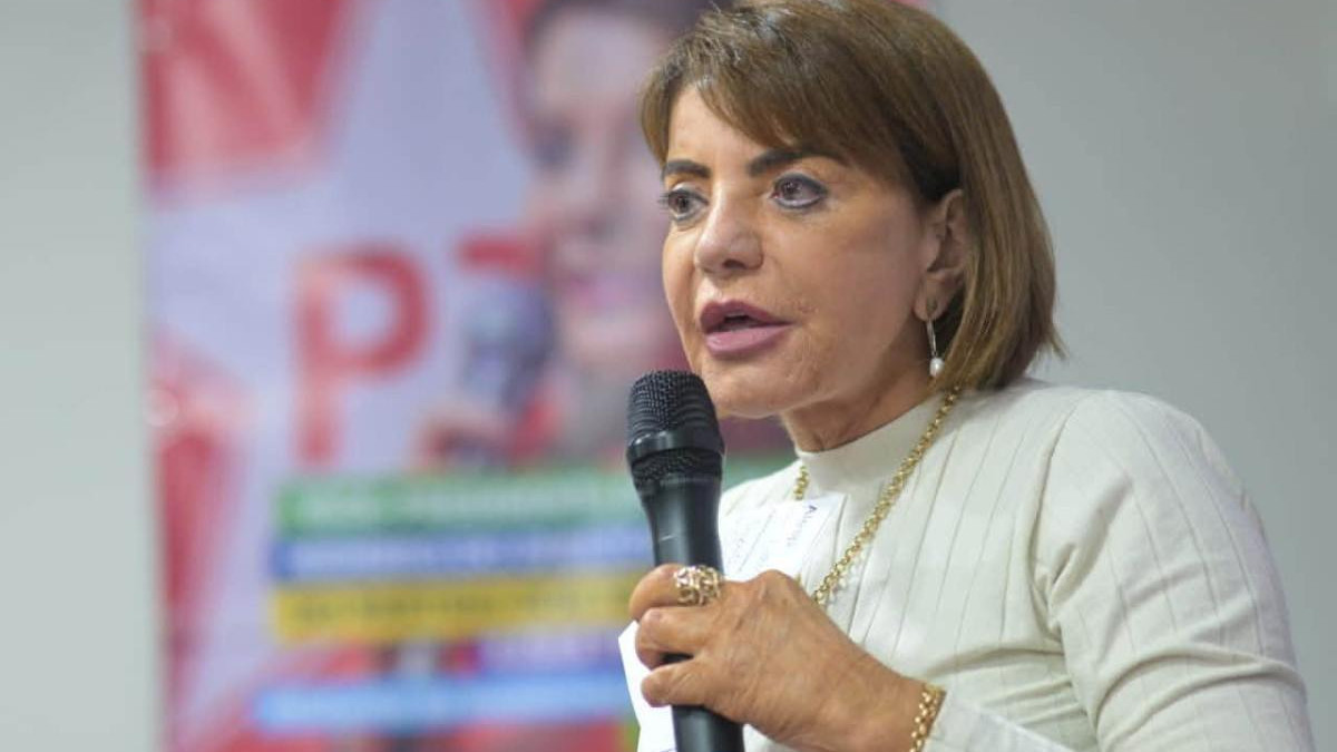 Professora Bebel &eacute; presidente licenciada da Apeoesp