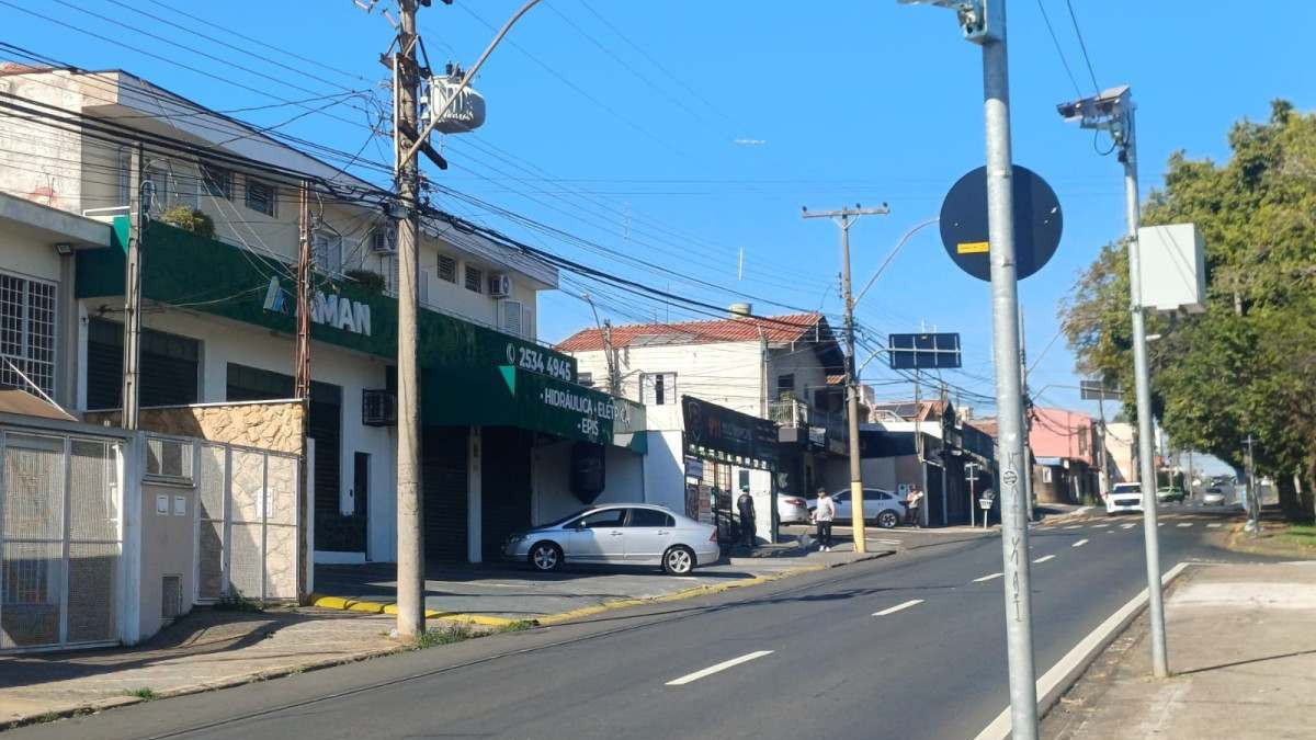 Radar de fiscaliza&ccedil;&atilde;o de tr&acirc;nsito na avenida Rio das Pedras, em Piracicaba