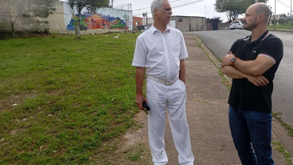 Seguran&ccedil;a vi&aacute;ria em frente escola &eacute; um dos apontamentos do vereador