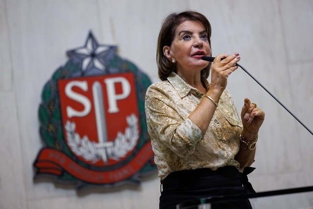 Deputada Professora Bebel encaminhou of&iacute;cio ao governador Tarc&iacute;sio de Freitas no &uacute;ltimo dia 20 de julho