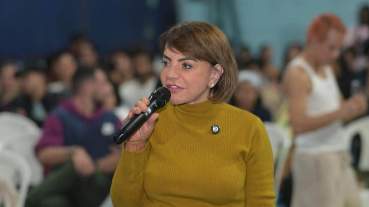 Professora Bebel disse ser inadmiss&iacute;vel e revoltante que uma dirigente de ensino cite como exemplos de lideran&ccedil;a ditadores e autores de crimes contra a humanidade