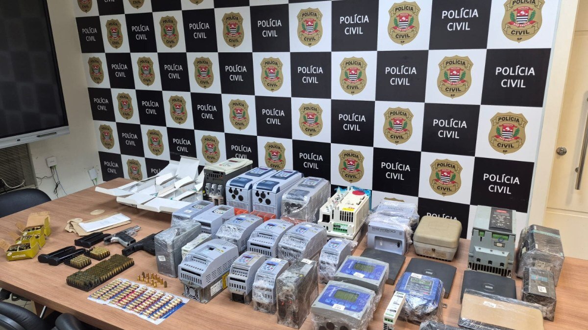 Materiais apreendidos com o suspeito preso nesta ter&ccedil;a-feira